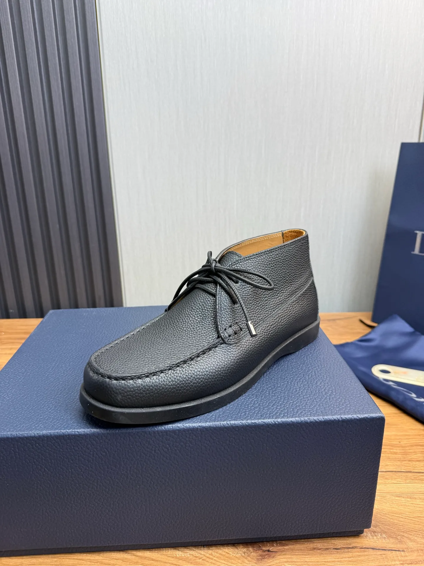 Factory price 620💰 [Dior] Men’s official website na hot sale🔥Imported cowhide + cowhide lining. Original rubber wear-resistant outsole. High quality shipment ⬆️Code number 38-44, (45 customized)